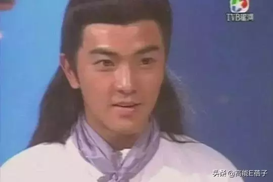 鄭伊健演唱會秀高難度舞功,網友:你真的已經51歲了嗎?