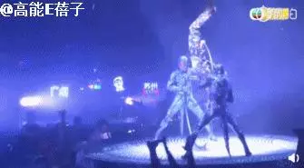 鄭伊健演唱會秀高難度舞功,網友:你真的已經51歲了嗎?