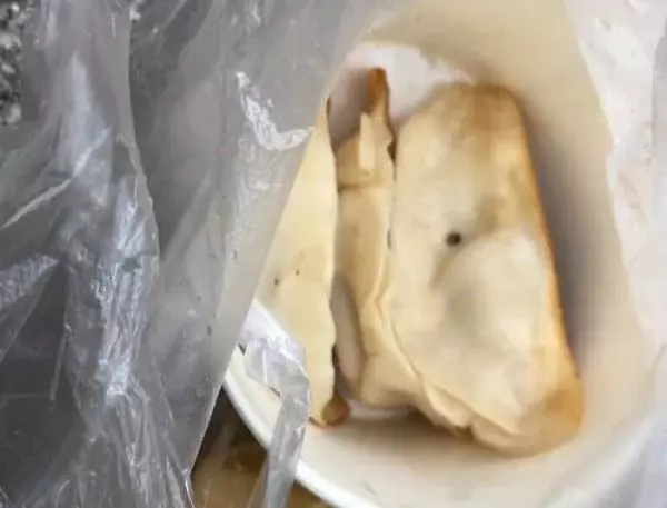 韓國人試吃中國早餐,剛開始還不敢吃,第一口下去就停不下來