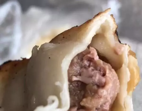 韓國人試吃中國早餐,剛開始還不敢吃,第一口下去就停不下來