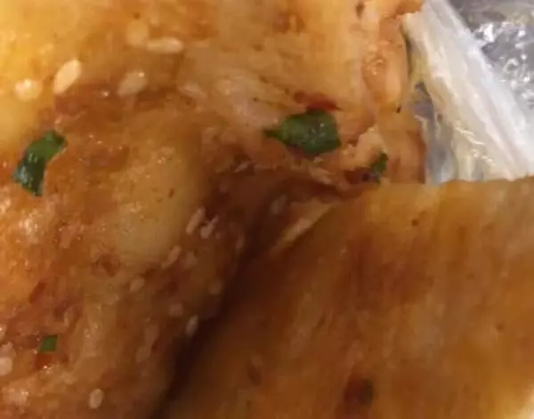 韓國人試吃中國早餐,剛開始還不敢吃,第一口下去就停不下來