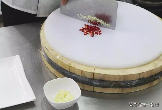 西蘭花怎樣做才好吃?不如試試這個方法,不用炒不過油,清脆爽口