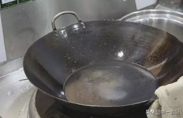 西蘭花怎樣做才好吃?不如試試這個方法,不用炒不過油,清脆爽口