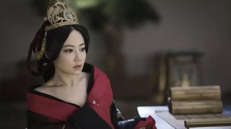 【吳謹言才排No.4!】《皓鑭傳》7大美女時裝Look!趙國皇后戲外竟然長這樣!