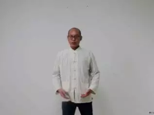 雙手托天,理三焦,全身放鬆,疏通三焦,上下打通,不再上熱下寒