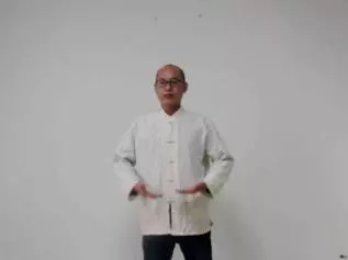 雙手托天,理三焦,全身放鬆,疏通三焦,上下打通,不再上熱下寒
