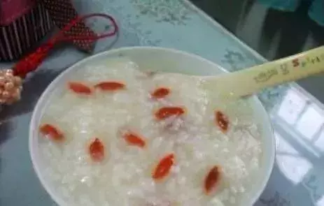 耳鳴有妙方,教你一套【點按法】,打通「耳道」,耳朵聽得清,為家裡的老人收好!