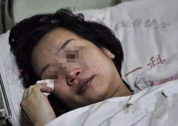 孕婦生下雙胞胎,卻遭到婆家嫌棄,老公拒付住院費,產婦到處借錢