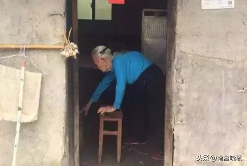 婆婆去世,三日後公公也去世,兒子翻開冰箱一瞧,隨後報了警