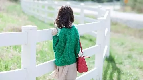 帶女兒體檢,醫生卻不讓我進,突然聽到她尖叫,闖進去我癱坐在地