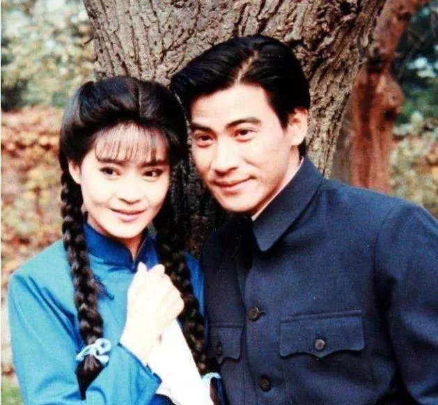 瓊女郎出身!翁家明老婆「當紅為愛引退」如今兒子長大神似老爸