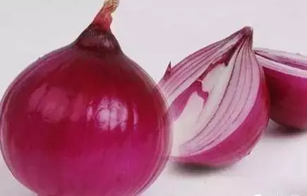 肚子大的像懷孕?去廚房拿個洋蔥,5天「掉」9斤,瘦到你尖叫!