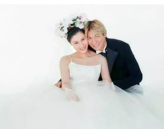 劉德華全家照曝光,妻子越來越美艷,6歲女兒比甜馨還萌!