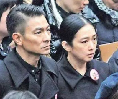 劉德華全家照曝光,妻子越來越美艷,6歲女兒比甜馨還萌!
