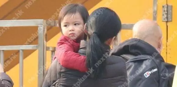 劉德華全家照曝光,妻子越來越美艷,6歲女兒比甜馨還萌!