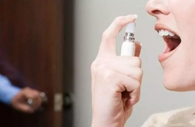 太聰明了!每天刷牙前多一個小步驟,牙黃、口臭全不見,再也不用去牙所洗牙了