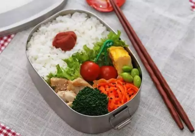 日本便當為何總放「一顆梅子」?除了讓米飯香甜,其中深意讓人敬佩!