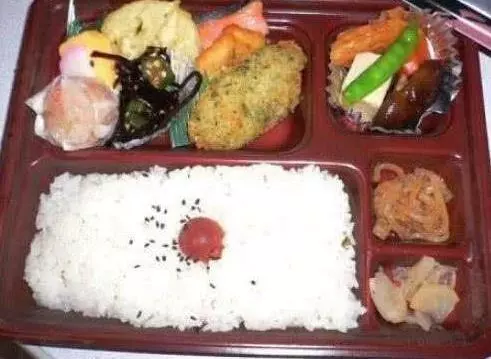 日本便當為何總放「一顆梅子」?除了讓米飯香甜,其中深意讓人敬佩!