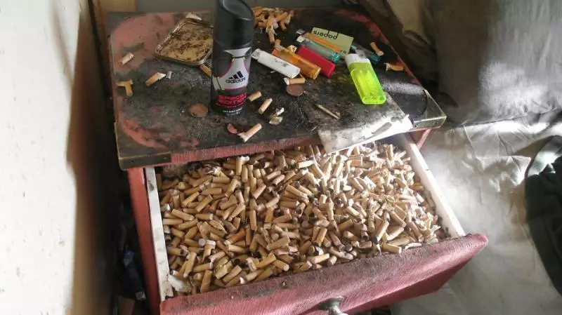 最噁房子!400袋屎和270瓶尿推滿屋 清潔夫婦掃到崩潰