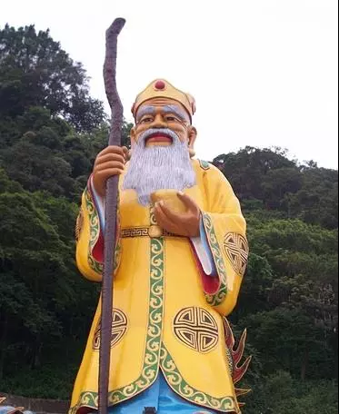 如果夢到蛇,趕快去拜土地公,土地公正找你給你送錢呢