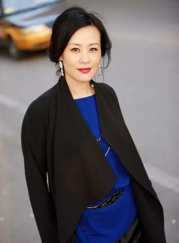 曾是世界最美50人之一!她與丈夫「恩愛25年無所出」 如今52歲「隨時間自然老去」仍很美