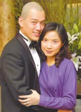 還記得當年《太陽花》的王耀慶嗎?當年轉往大陸發展而「拋下」在台灣的老婆與孩子,沒想到如今他過著這樣的生活