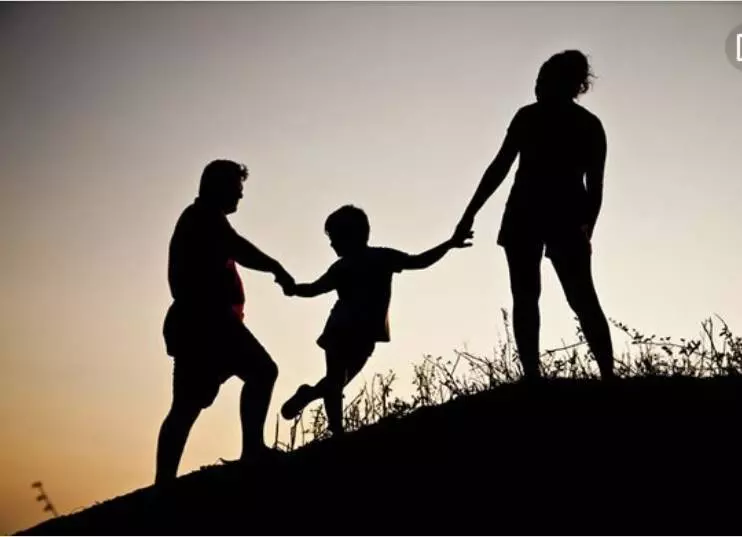 爸爸姓「尿」,不願意女兒隨他姓 ,老婆取一名,全家稱讚!