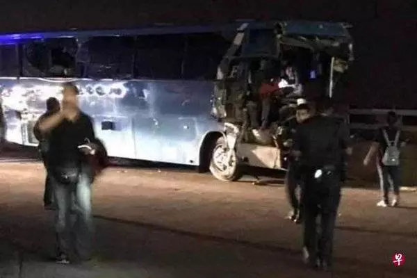 剛剛發生在今天清晨4時25分,Tuas關卡發生大事情.... 導致大家都不能過新加坡了!!