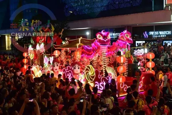 【一起去游神】各出奇招看游神 狗狗也來湊熱鬧 !