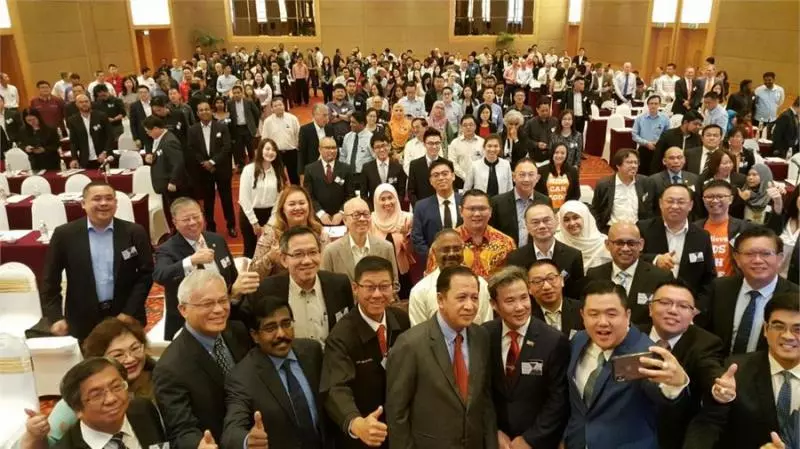 我國不僅面對財政困難,也面對青年失業問題!