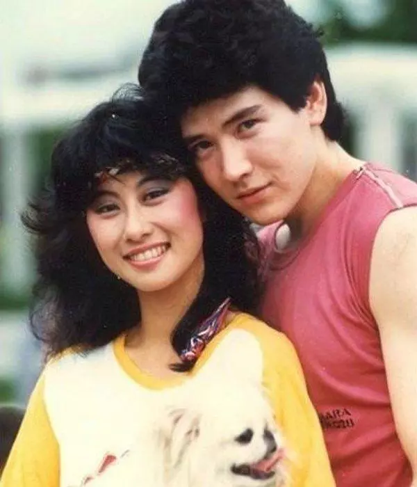 費翔54歲了,多年來「不結婚不孩子」之謎,終於公諸於世,被問為什麼不結婚,想不到他說了一句話,網友都沉默了