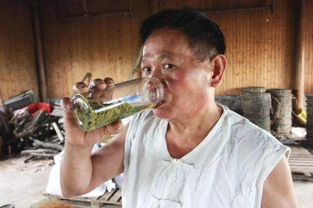為什麼人一上了年紀後,就有老年臭?教你正確避免,臭味不再來