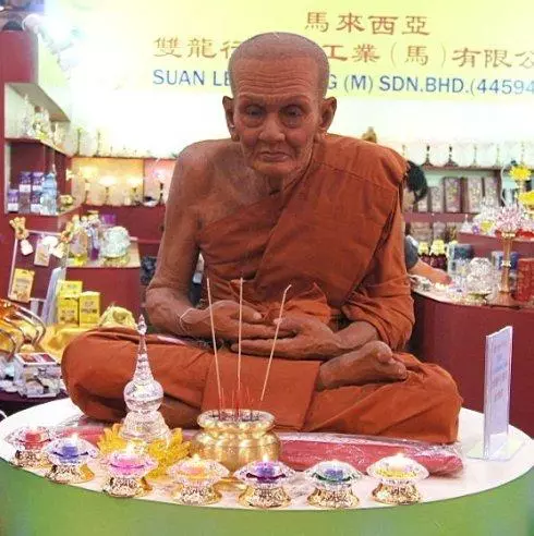 真人肉身活佛,三百年多年未閉眼!轉發之人,增福無量!