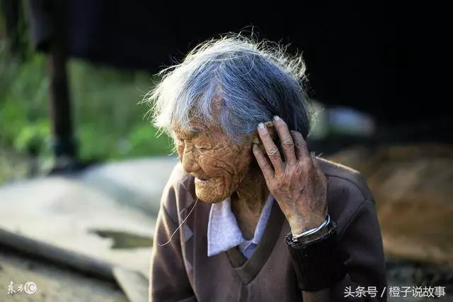 無父無母的窮小子,隨手救了路邊一老太,四天後接到電話通知......