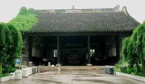 老父分家，給繼子價值千萬的鋪子，給親子一座老宅，卻救親子一命