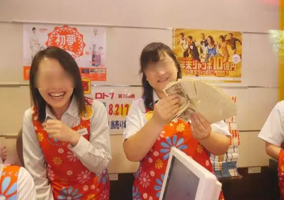男子「花光100萬存款買刮刮樂」心想一定會中大獎!沒想到最後他的下場竟是……傻眼了!