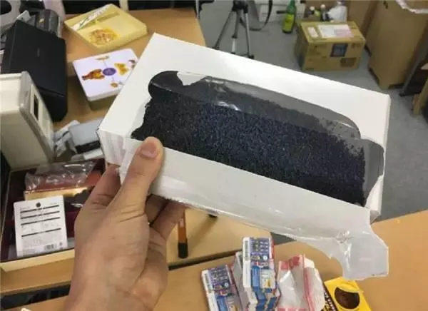 男子「花光100萬存款買刮刮樂」心想一定會中大獎!沒想到最後他的下場竟是……傻眼了!