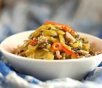 爸故意讓男友吃鹹菜,男友的一個舉動,爸決定讓我嫁給他