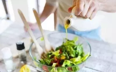 為什麼「中風」越來越多?醫生奉勸:3種食物別吃,會「加速」血管堵塞,再喜歡也要忌口