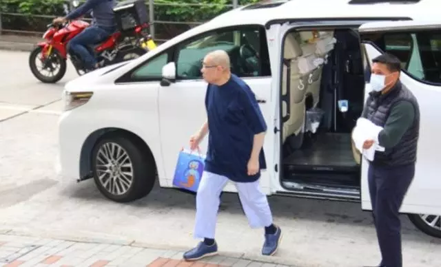 劉鑾雄被傳病危?穿短袖身材健壯力破謠言,身邊卻不見甘比!