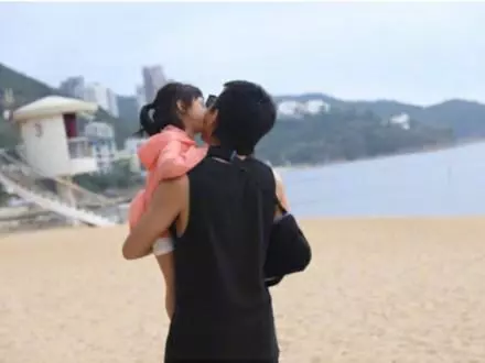 鄧超曬和四歲女兒對話,引髮網友強烈共鳴,惹人淚目!