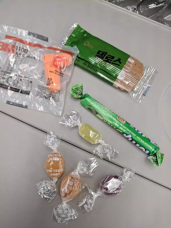 母代初生嬰「道歉」 小禮物贈200同機客 !