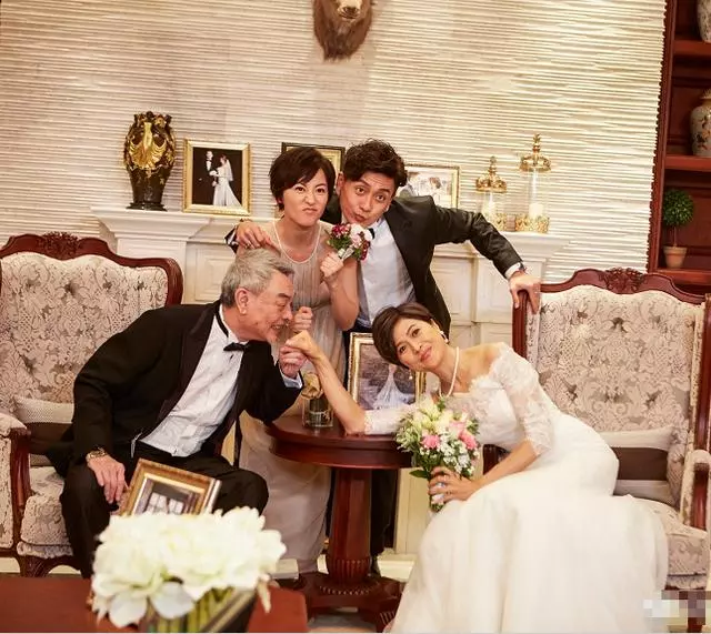 一代女神邵美琪近照,53歲的她昔日容顏不再,至今單身卻活得體面