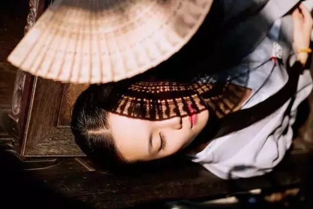 眉心、耳後、手指等這5處的痣千萬別點,代表著富貴,你有嗎?