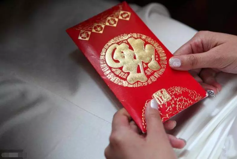 奶奶被綁在轎子上嫁給爺爺,一生都在鬧情緒,臨終的話讓爺爺痛哭!