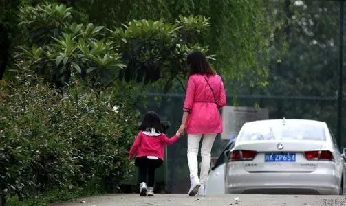 帶著五歲的女兒再嫁,婆家人提的要求讓我膽怯