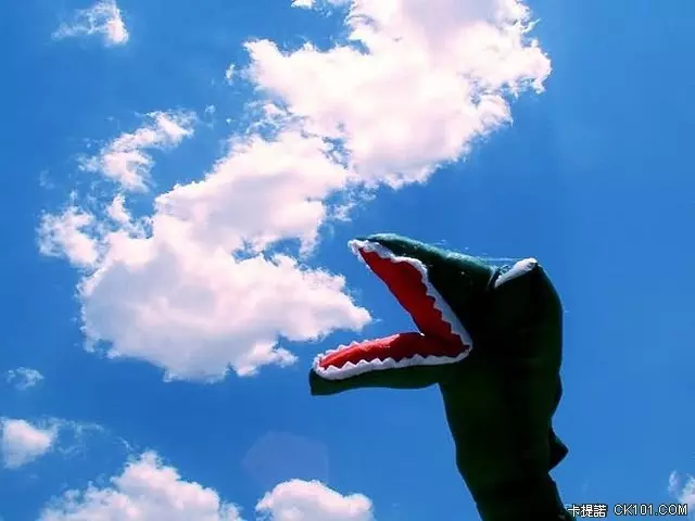 玩轉雲的借位照,想像力十足