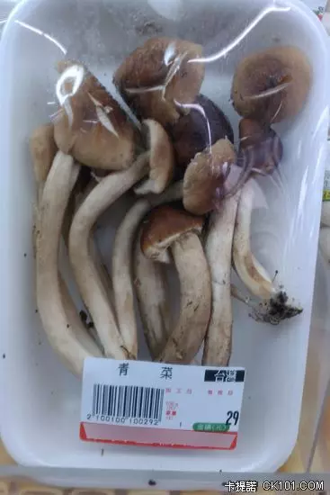 台灣超市標籤紙印成這樣 是要安怎?!