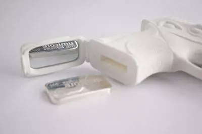 手槍裡隱藏著女生的收納品~