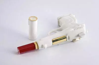 手槍裡隱藏著女生的收納品~